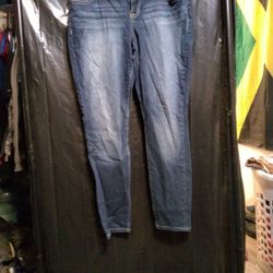 Women's Torrid Skinny Jeans = Size 12.