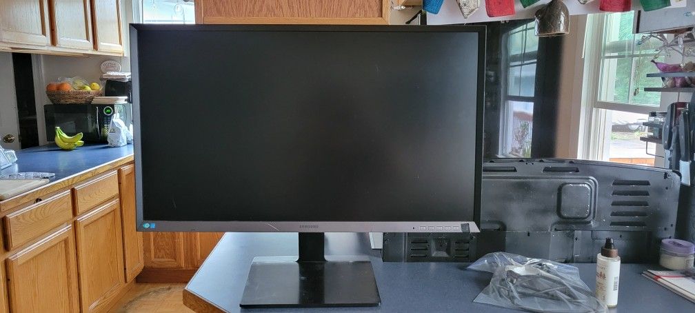 Samsung 32" LCD MONITOR