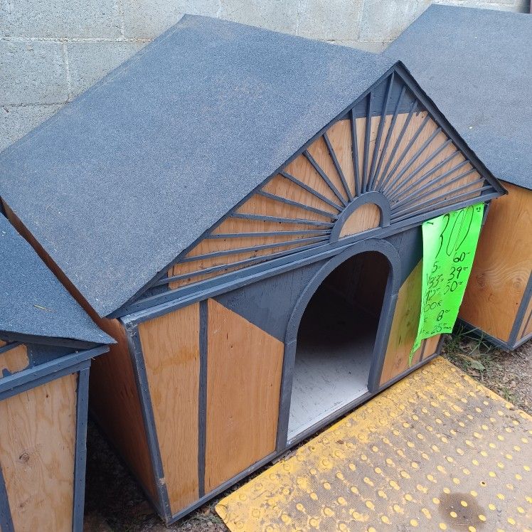 Large Dog House (Ready) for Sale in Corona, CA OfferUp