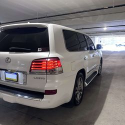 2014 Lexus LX 570