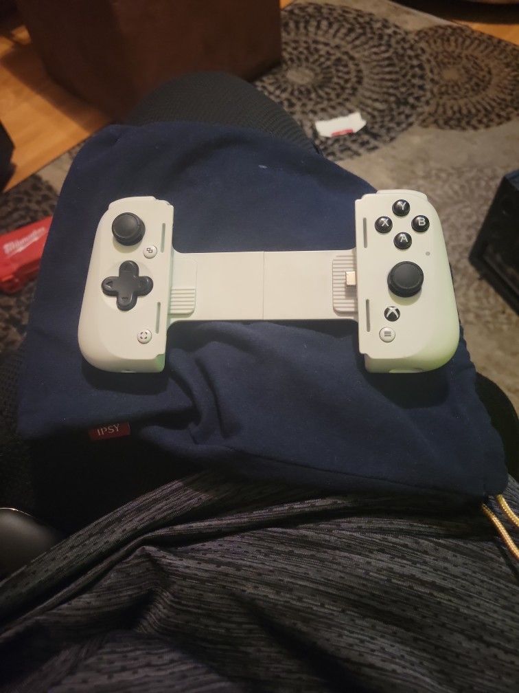 Razer Kishi V2 Android Xbox Game Streaming