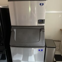 Manitowoc Commercial Ice Machine with Storage Bin