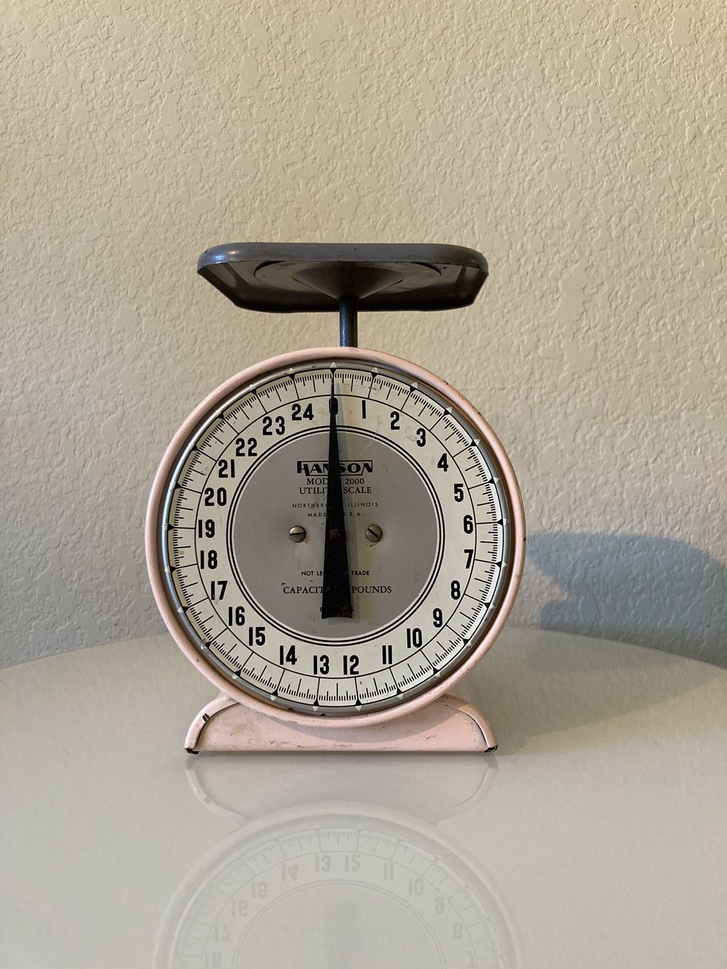 Vintage Pink Metal Hanson Utility Scale Model 2000 25lb Capacity