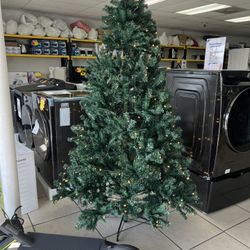 6 ft Christmas tree with light