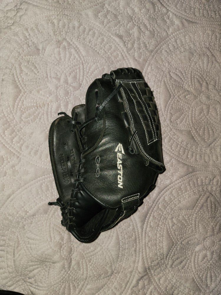 Easton Mako Softball Glove