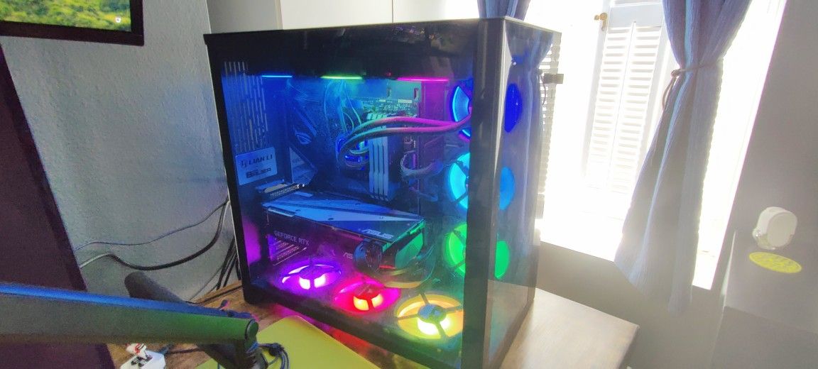 Custom PC - i7 9700k RTX2080OC 8GB, 32GB RAM, H150i AIO