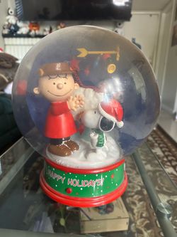 Snoopy globe holiday christmas