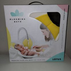 Blooming Bath Lotus Baby Bath - Yellow- New In Box
