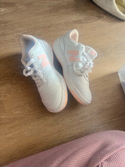 8.5 women’s white and pink new balance