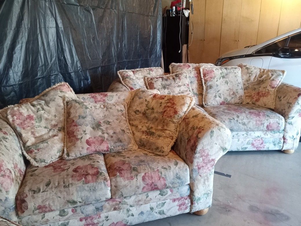 Beautiful Country Cottage Shabby Chic Floral Sofa and Matching Loveseat