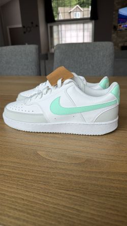 Nike Court Vision Low-men’s size 9 BRAND NEW