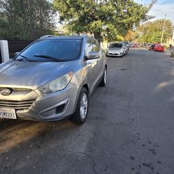  HYUNDAI TUCSON 2010
