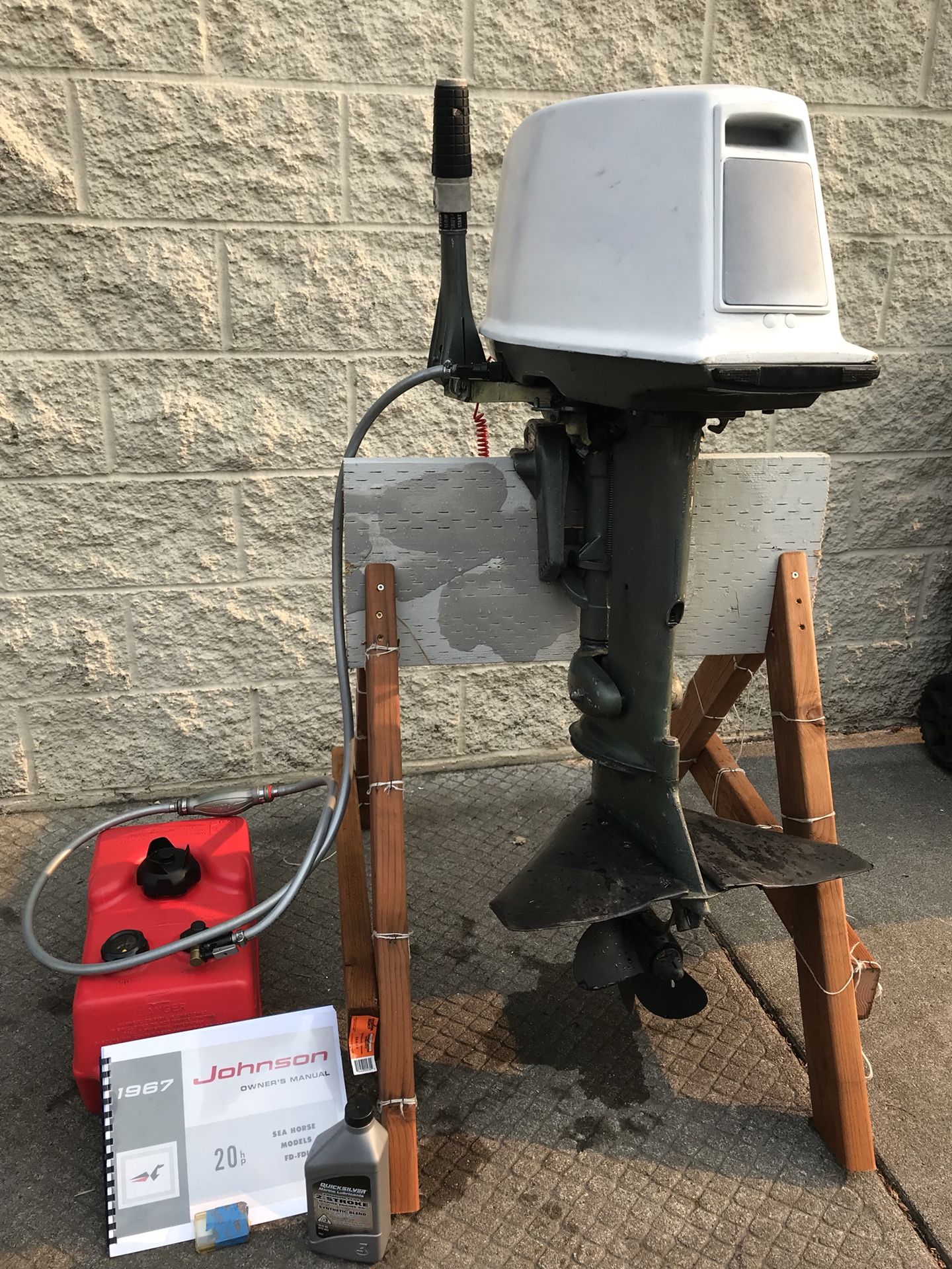 1967 Johnson Evinrude Seahorse 20hp Outboard Motor with 3gal fuel tank