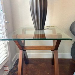 2 End tables
$10 each