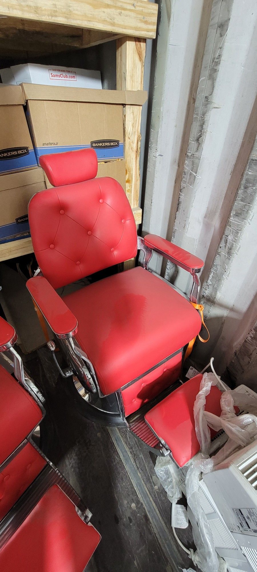 Titan 2022 Barber Chair (red)


