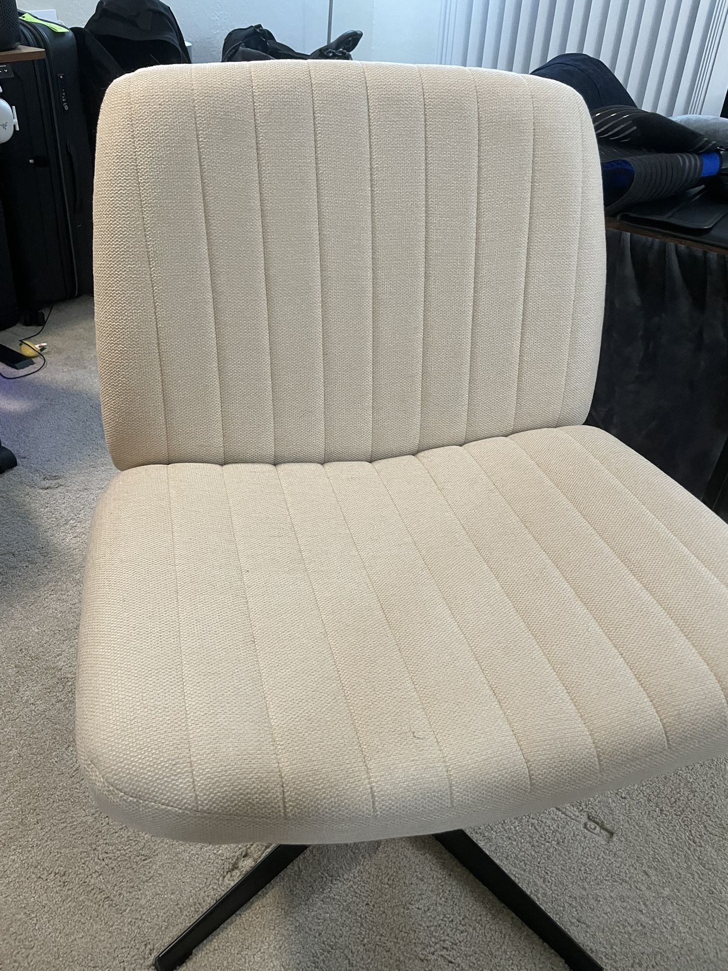 Selling compty Ivory office wide chair