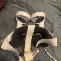 META QUEST OCULUS VR COMPLETE SET