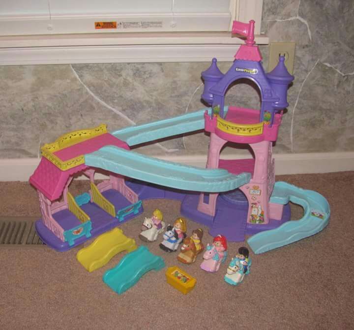 Fisher-Price Little People Disney Princess Klip Klop Stable