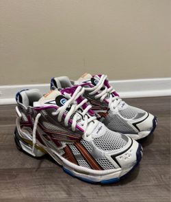 Multicolor track runner