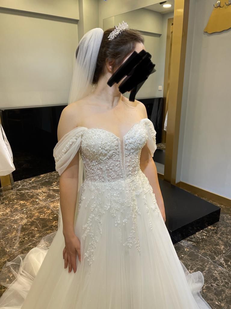 Brandnew Wedding Dress With Accessories 