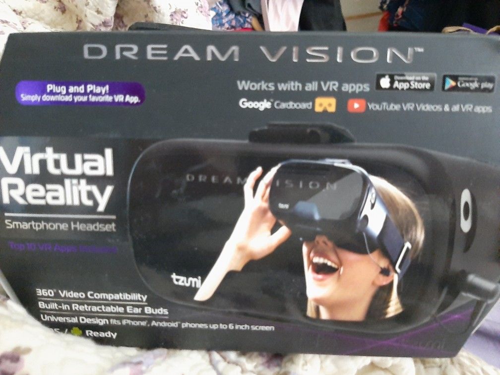 Virtual reality smartphone headset. New. In box.