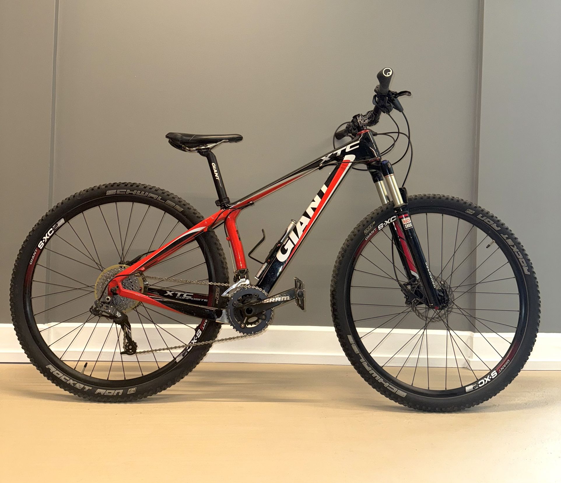 Giant XTC Advanced Carbon Hardtail Mountain Bike – 29” Wheels – Small Frame – Great Condition