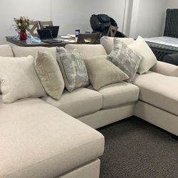 Ingleside 3-Piece Sectional with Chaise