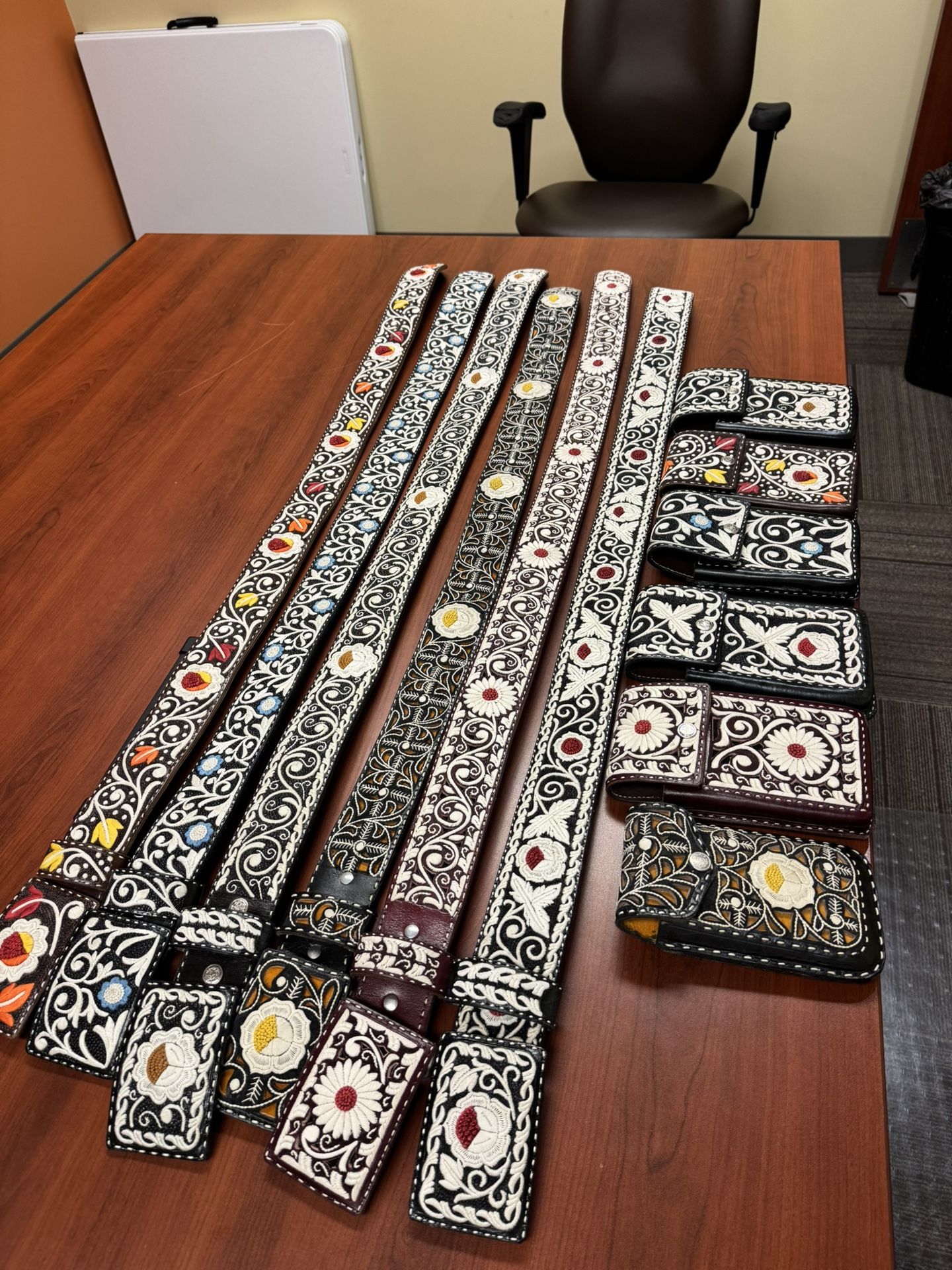  CINTOS PITEADOS. Artesanal Belts