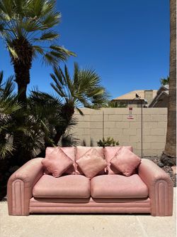 1980s Vintage Postmodern pink sofa / Couch