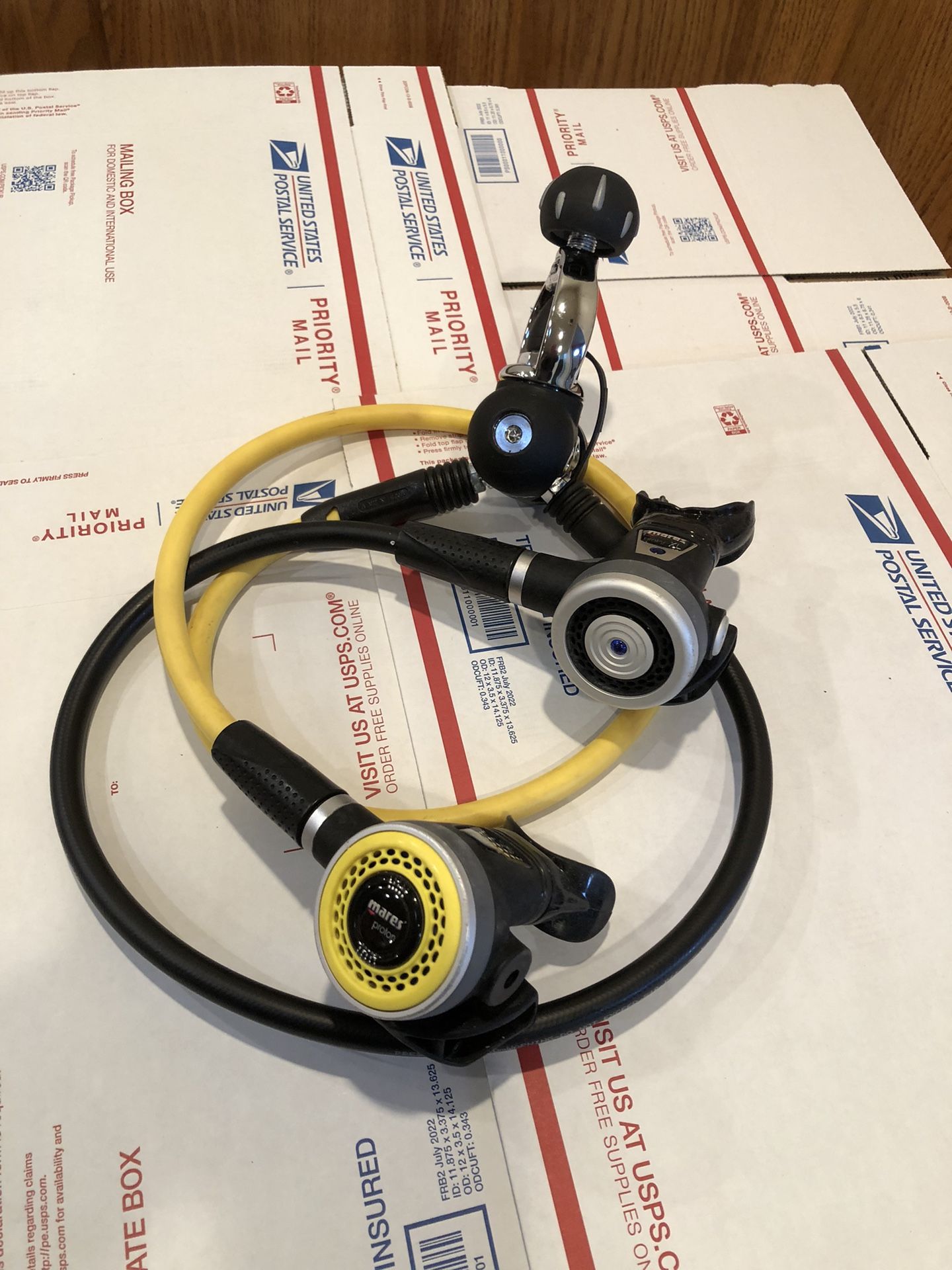 Mares Scuba V16 SCS Tittan First Stage Scuba Regulator Set w/Proton XL 2nd Stage & Proton Octopus