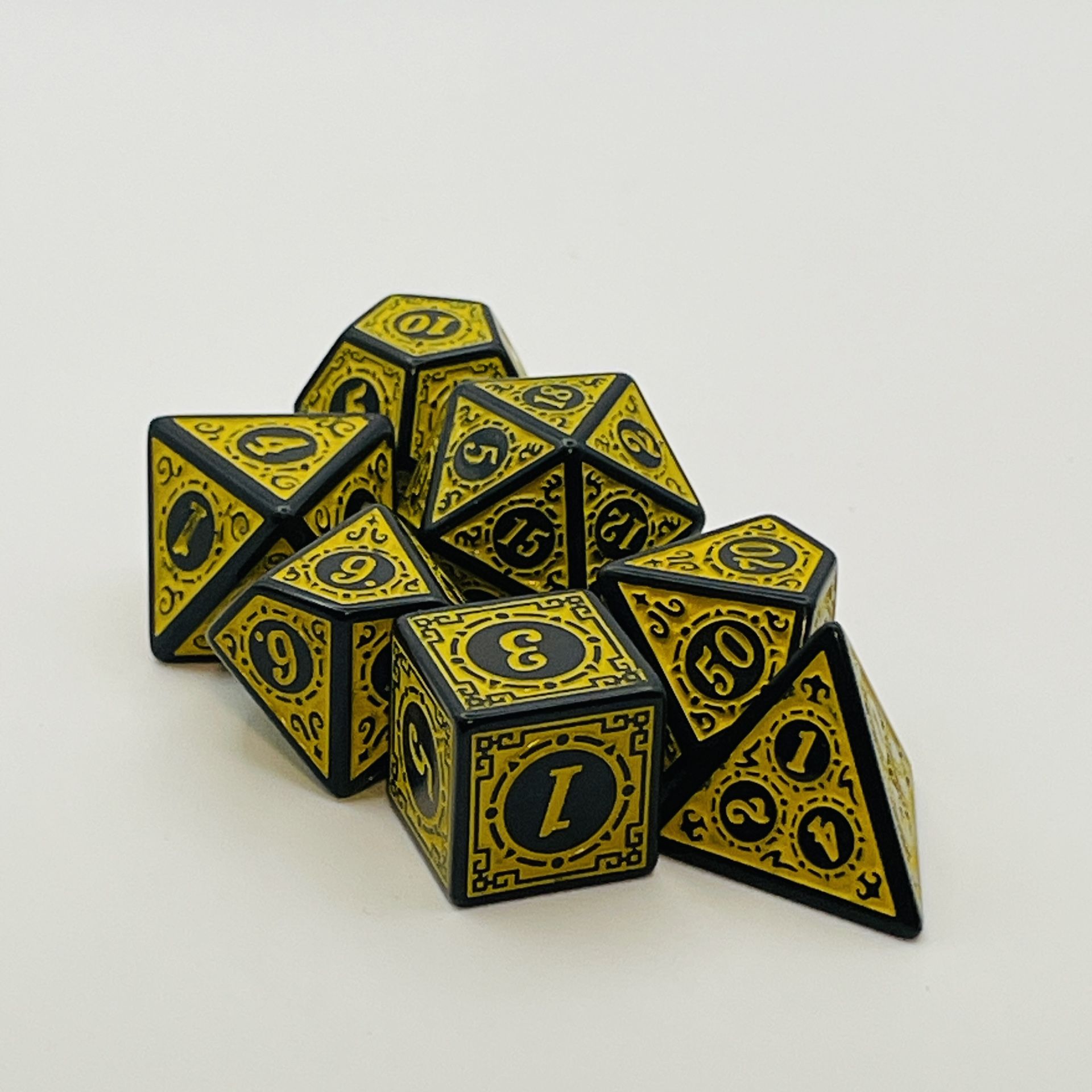 D&D Antique Yellow & Black 7 Dice Set Poly RPG Dungeons Dragons AD&D