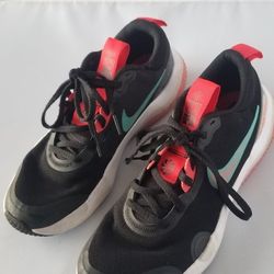 Nike Explor Dc5860-003 size 6.5 y