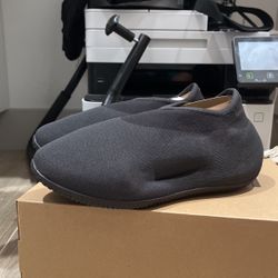 Brand New - Yzy Knit Rnr Size 9 - Fade Onyx