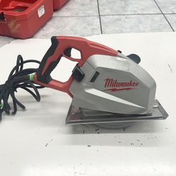 Milwaukee - Circular Saw -6370-20