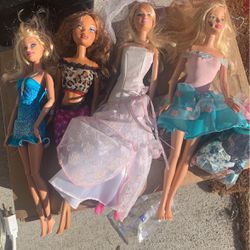 4 Dolls  Barbie S. Xtra Cloths