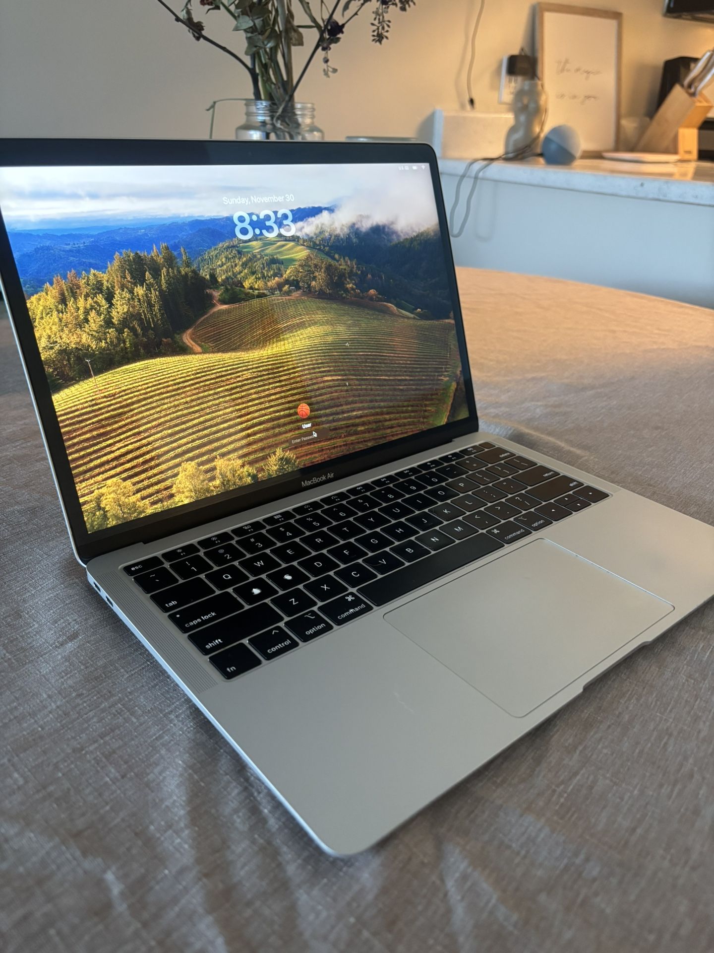 MacBook Air 13-inch (2018/19) — FAST 16GB RAM / Core i5 / 256GB SSD ($250 OBO)