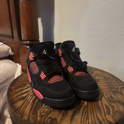 Jordan 4 Red Thunder Sz 9.5