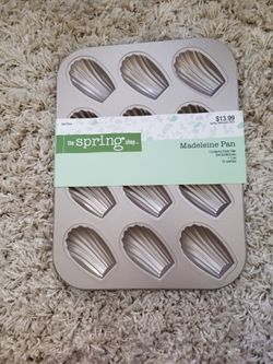 Madeleine Pans