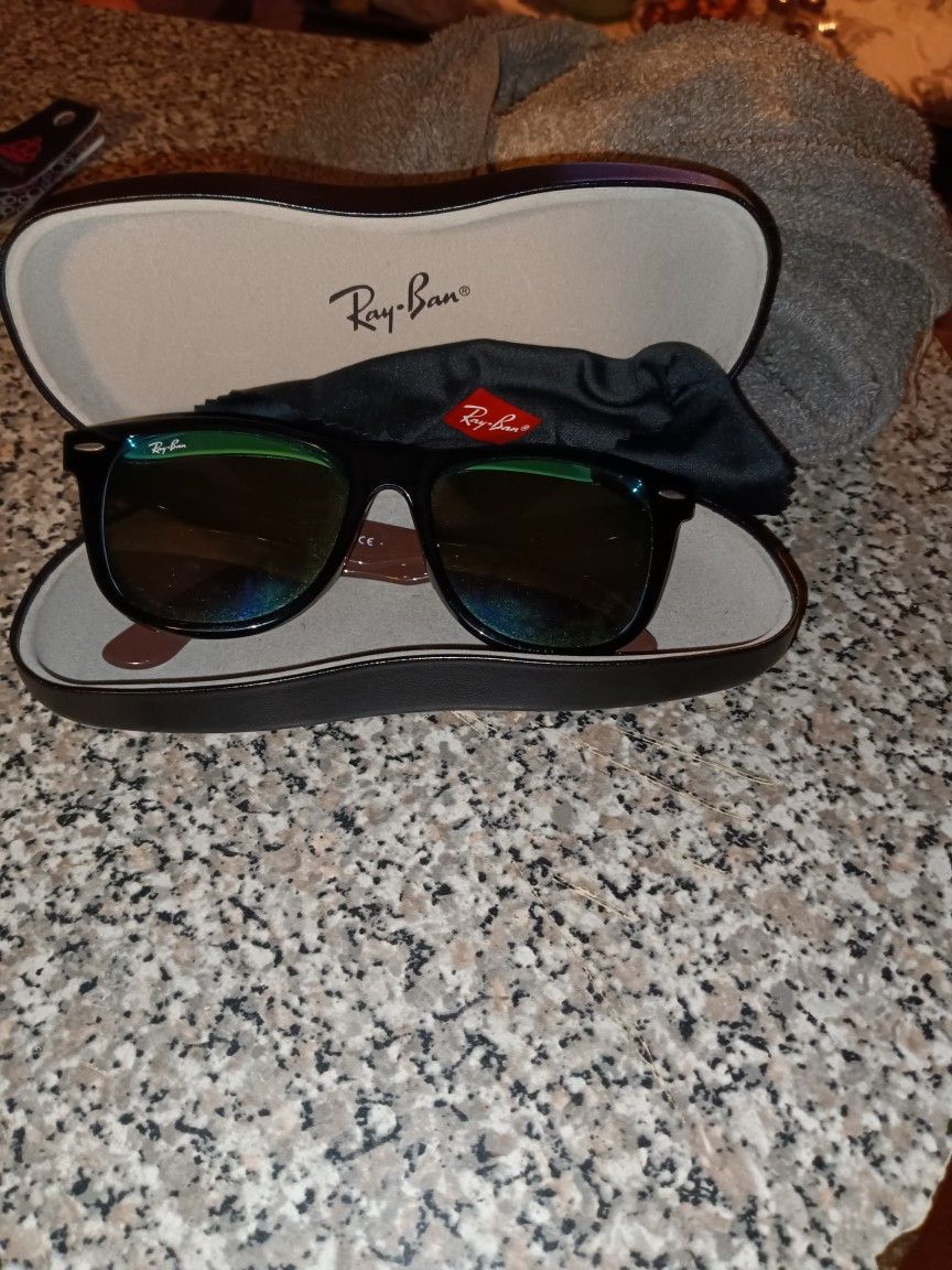 RayBan Sunglasses With Case And Cleaning Cloth
