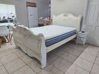 VENDO CAMA DE MADERA TAMAÑO FULL COMPLETA CON COLCHÓN