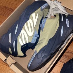 Yeezy 700s ‘Resign’