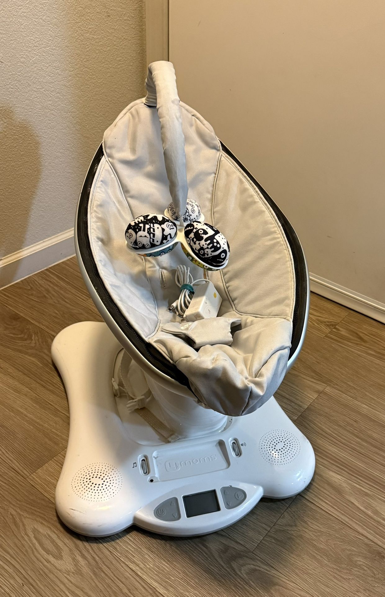 4 Moms Swing