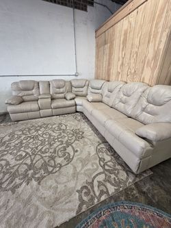 Leather Reclining Sectional with pullout bed
Delivery and Setup Options Available