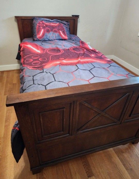 TWIN BEDS/ BUNK BEDS