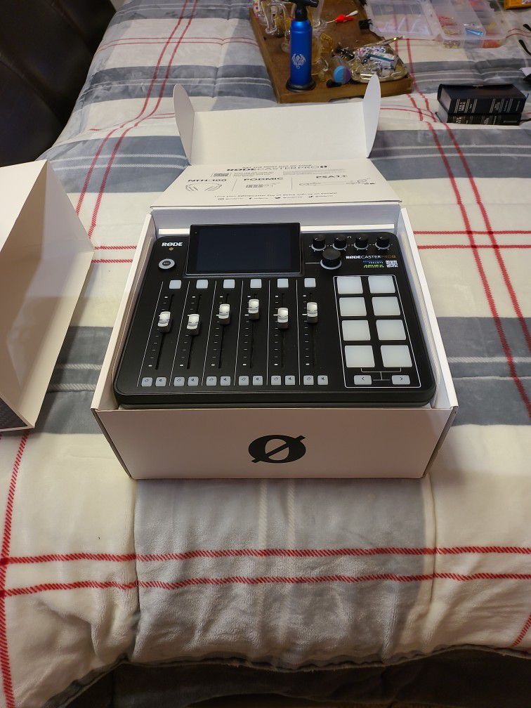 Rode Caster Pro 2 Integrated Audio Production Studio Mixer Podcaster