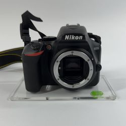 Nikon D3500 24.2MP Digital SLR DSLR Camera 1856 Shutter Count