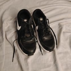 Black And White Nikes 