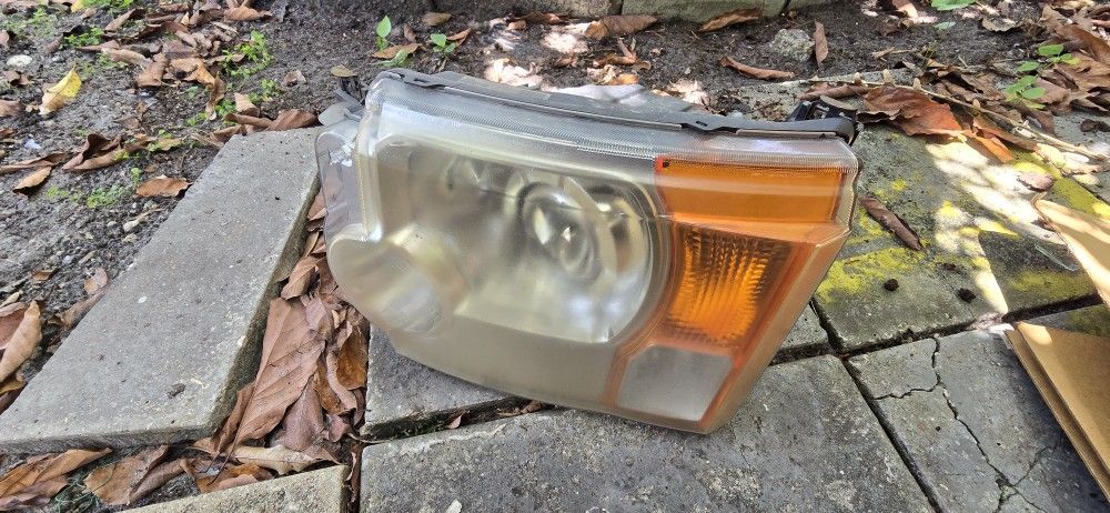 Land Rover LR3 LH Headlight