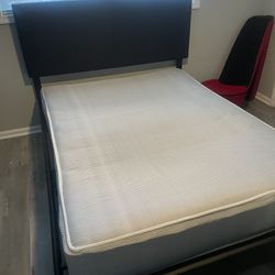 Like New Queen Bed Set