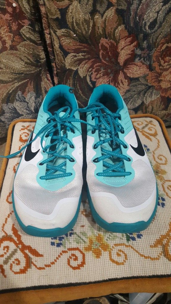 Nike Flywire ( size 9.5) Training Lift run jump cut running shoes